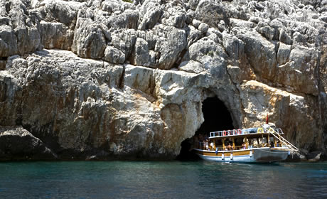 Pestera piratilor in orasul scufundat kekova din antalya foto